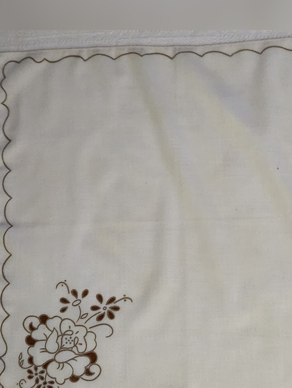 SMOOTH IVORY HANDKERCHIEF FLORAL